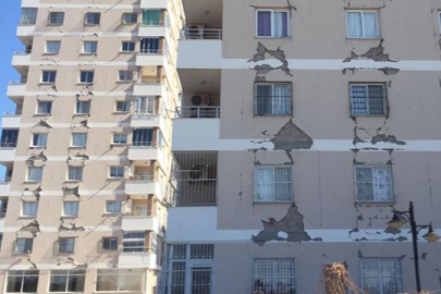 Adana'da orta hasarlı binalar tehlike yaratmaya devam ediyor