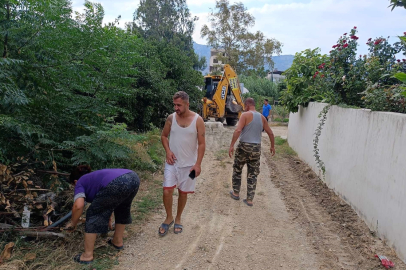 Samandağ'da mahallenin çevre düzenlemesini ve temizliğini vatandaşlar yaptı