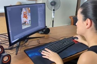 Cep telefonuyla başlayan merakla 22 yaşında kendi iş yerini kurdu