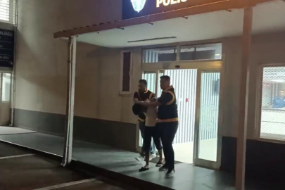 Adana’da silahla sokakta gezen şahıs eve ateş açtı