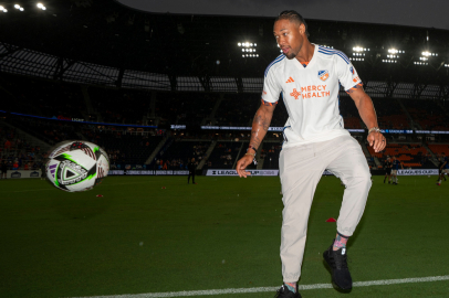 Bordo-beyazlı taraftarlar, Aaron Boupendza'yı istiyor