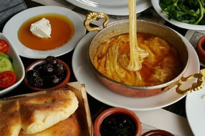 Muhlama mı, Kuymak mı? Karadeniz Mutfağının İki Lezzeti Arasındaki Farklar