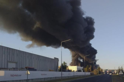 Tekirdağ Çerkezköy'de plastik fabrikasında yangın çıktı