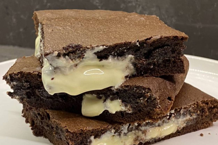  beyaz çikolatalı brownie