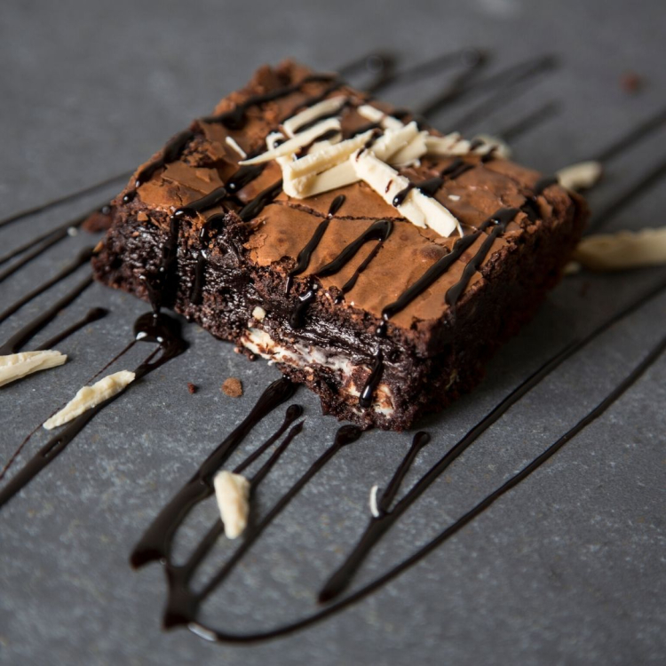  beyaz çikolatalı brownie