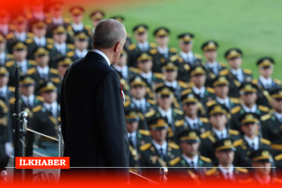 Cumhurbaşkanı Erdoğan’dan Türk ordusuna övgü: Görevini alnının akıyla yerine getiriyor