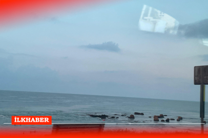 Yumurtalık'ta gök gürültüsü ve dalgalar vatandaşları korkuttu