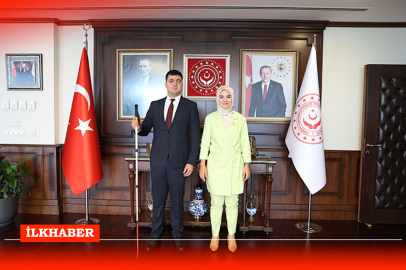 Türkiye'nin ilk görme engelli hakim yardımcısı görevine başladı