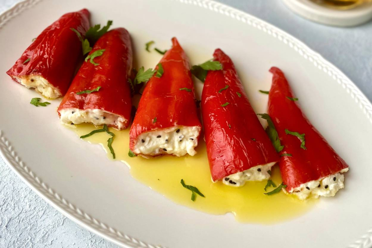 Peynirli fırında kapya biber