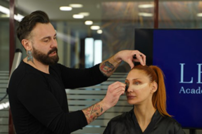 Hayatını kaybeden makyaj artisti Alp Kavasoğlu kimdir? Neden öldü?