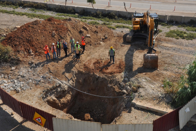 Mersin Tarsus'ta altyapı çalışmaları sırasında doğal gaz sızıntısı