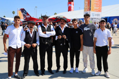 Adana TEKNOFEST'te yöresel kıyafetler gösteri yaptı