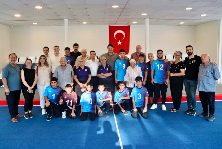 Huzurevi’nde Eğlenceli Oyunlar ve Sosyal Etkinlikler Düzenlendi