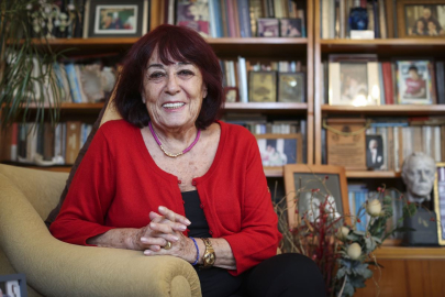 Türk Tiyatro ve sinema dünyasının usta ismi Suna Keskin kimdir? Suna Keskin kaç yaşında, ne iş yapıyor?