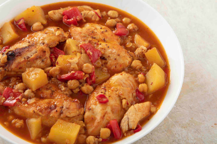 Acılı Tavuklu Nohut Yemeği
