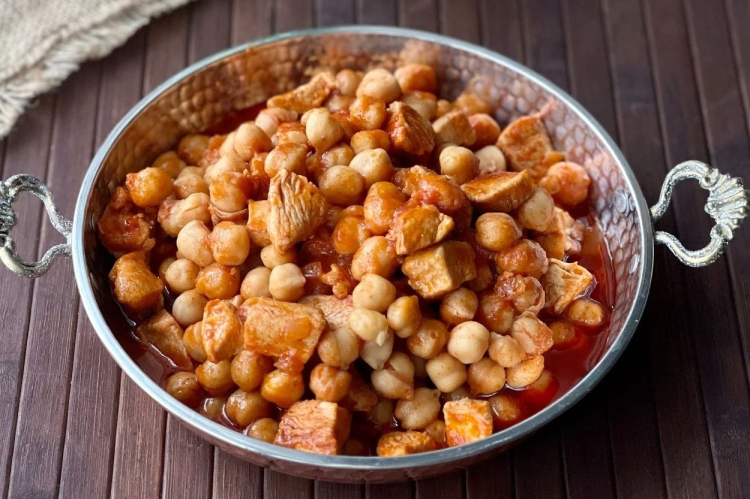  Acılı Tavuklu Nohut Yemeği