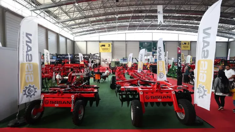 Adana'da tarım ve hayvancılık sektörünün en önemli buluşmalarından biri olan 17. Adana Tarım ve Sera-Bahçe Fuarı, son gününde yerli ve yabancı ziyaretçilerin yoğun ilgisini çekti. 