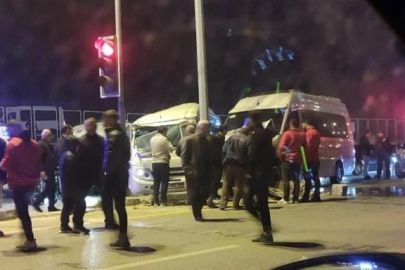 Ankara Çubuk’ta iki servis aracı çarpıştı: 21 yaralı