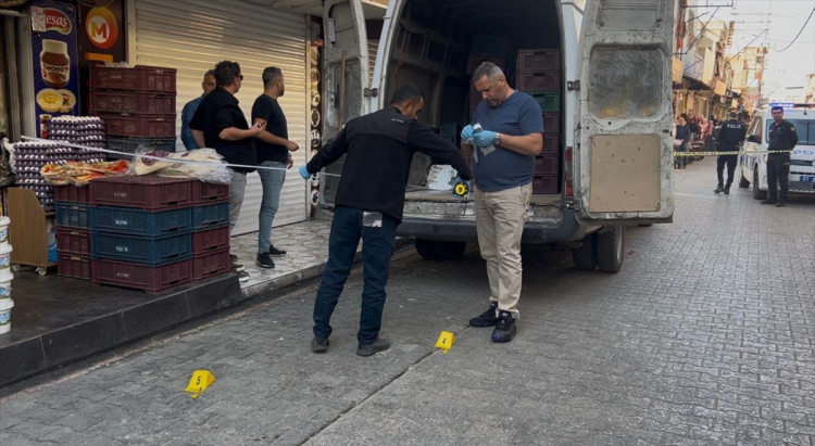 Adana'da ekmek dağıtımı sırasında silahlı saldırı 2 yaralı 2