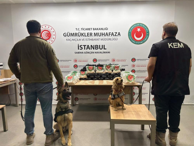 Gümrüklerde büyük uyuşturucu operasyonu 43 milyon liralık uyuşturucu madde ele geçirildi 4