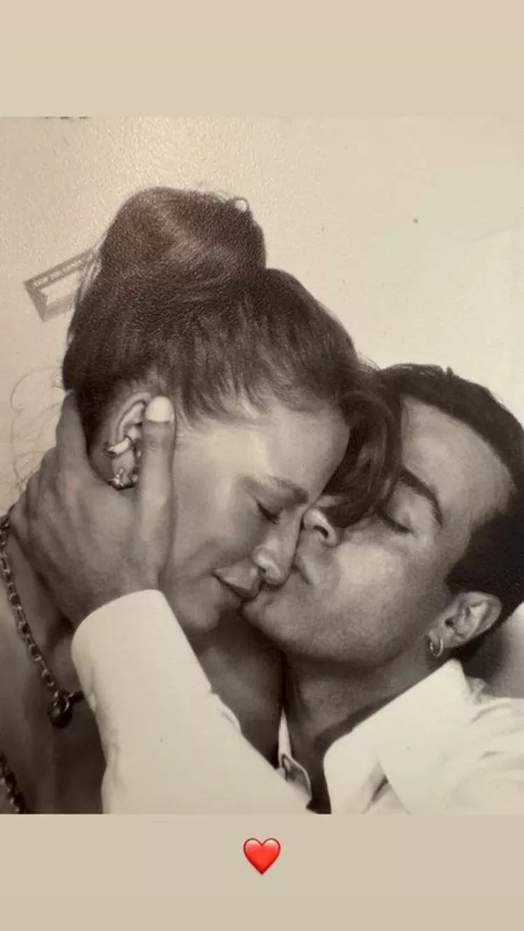 Mert Demir ve Serenay Sarıkaya'dan aşk dolu paylaşım Benim elli tonum