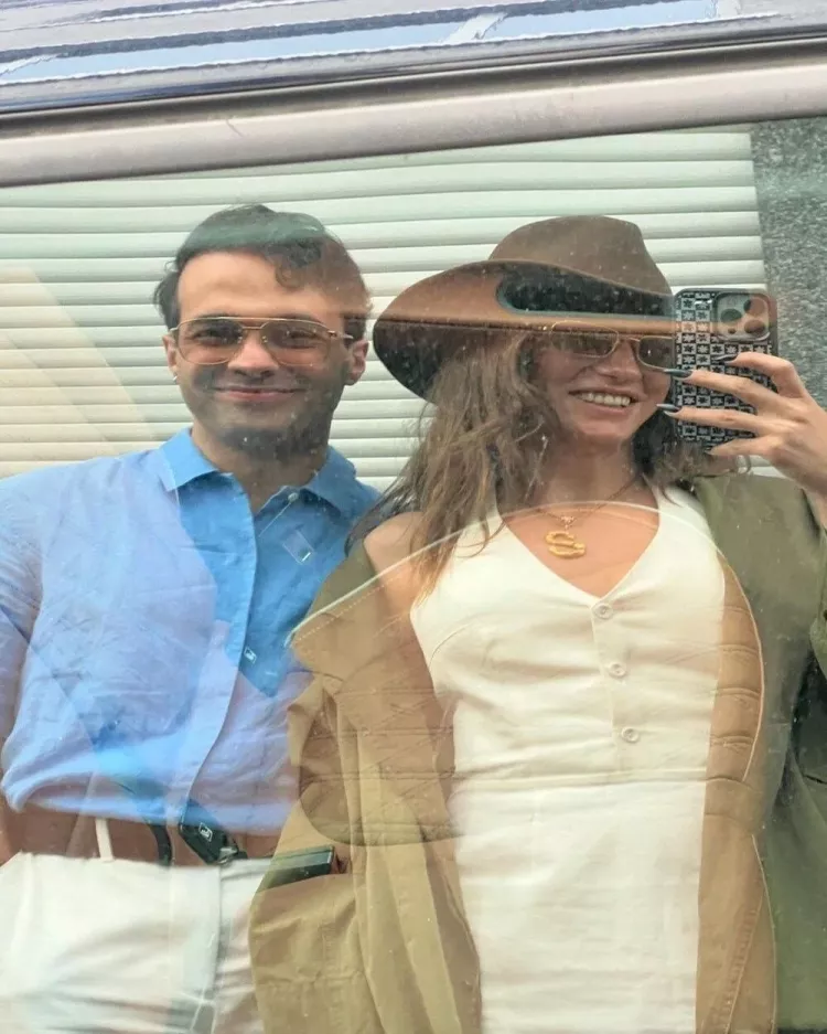 Mert Demir ve Serenay Sarıkaya'dan aşk dolu paylaşım Benim elli tonum 5
