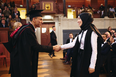 AK Parti İstanbul Milletvekili Rümeysa Kadak, Oxford Üniversitesi'ndeki eğitimine yönelik torpil iddialarına yanıt verdi