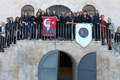 Tarihi okul binasında Atatürk'ü anma etkinliği