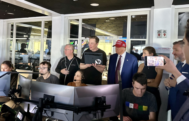 Elon Musk’ın şirketi SpaceX,Starship’in 6. uçuş denemesi Trump’ın katılımıyla gerçekleştirdi 2