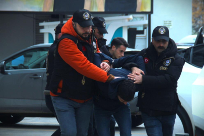 Çeşme'de kız meselesi yüzünden 3 genç öldü! 3 şüpheli adliyeye sevk edildi