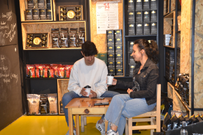 Dünya Türk Kahvesi Günü'nde gençlere ücretsiz kahve ikramı