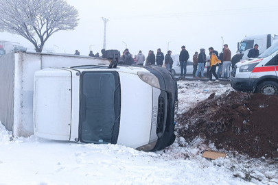 Bitlis'te sis ve buzlanma nedeniyle 23 araçla zincirleme kaza