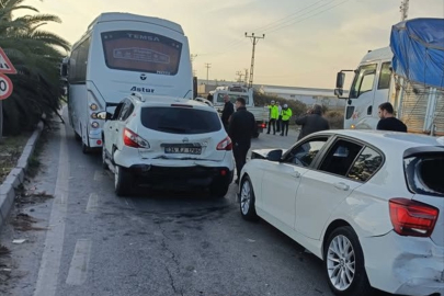 Adana’da zincirleme trafik kazası: 5 araç çarpıştı, 13 yaralı