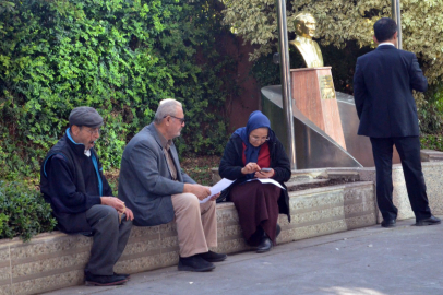 Emeklilerin Adana Büyükşehir Belediyesi'nin maddi yardım desteğine başvurusu sürüyor