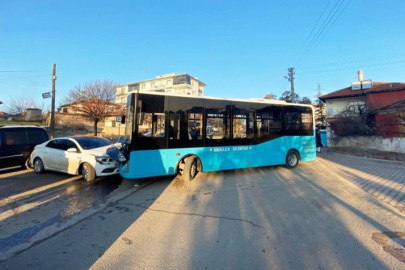 Kırıkkale'de halk otobüsü ile otomobil çarpıştı: 7 yaralı