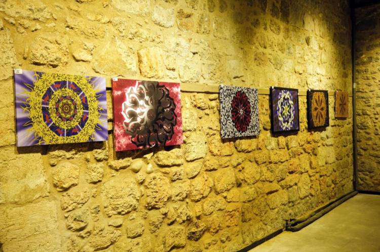 Mersin'de tasavvuftan ilham alan kaligrafi sergisi, depremzede öğrencilere destek sağlayacak 2