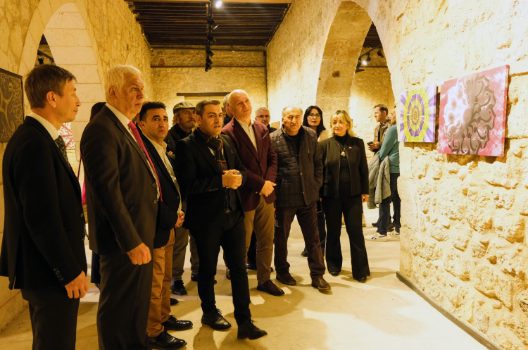 Mersin'de tasavvuftan ilham alan kaligrafi sergisi, depremzede öğrencilere destek sağlayacak 3