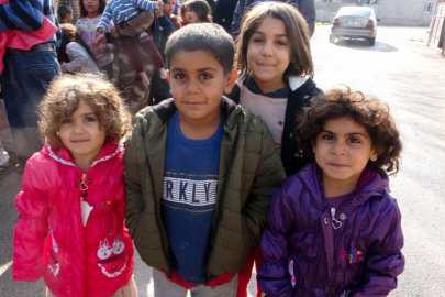 Adana'da bin çocuğa yeni yıl hediyesi