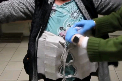 Kapıkule’de kaçakçılık operasyonu: Kadın vücuduna gizlediği 5 bin adet ilaçla yakalandı