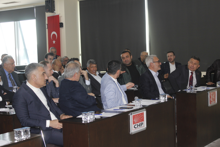 Adana Büyükşehir Belediye Meclisi’nde MEB-Ülkü Ocakları Protokolü tartışmaya neden oldu