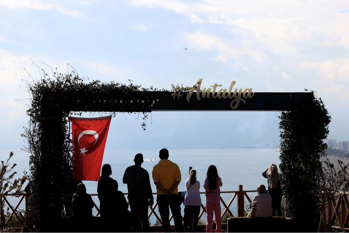 SOLOTÜRK, Antalya'da eğitim uçuşu yaptı
