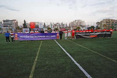 Trabzonspor ve Mersin İdman Yurdu'nun eski futbolcuları, Yenişehir'de şöhretler maçı yaptı