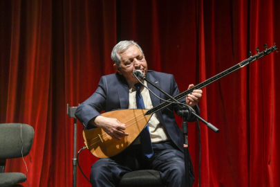 Dr. Ali Dağıstanlı, bağlamasıyla Anadolu ezgilerini Adana'da seslendirecek