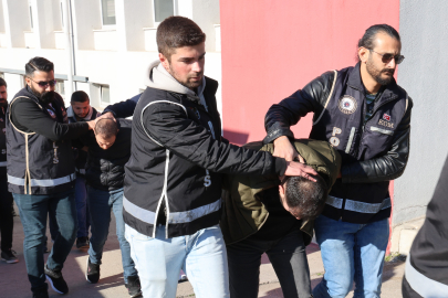 Adana'da polis kovalamacasında 2.5 milyon kaçak makaron ele geçirildi, 4 şüpheli tutuklandı