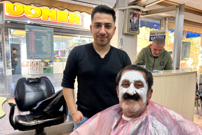 Hatay’da uygun fiyatlı berber: 90 liraya saç tıraşı yaparak sürümden kazanıyor