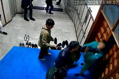 Dünya şampiyonu kick boksçu camide görevli temizlikçiye yumruk yağdırdı