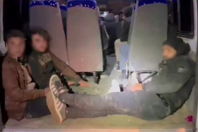 Hatay'da minibüste 14 kaçak göçmen yakalandı: 2 kişi tutuklandı!
