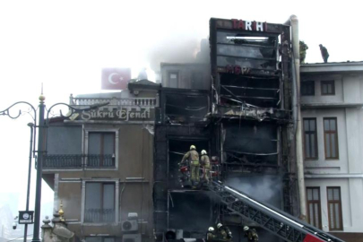 Mısır çarşısı yanındaki restoranda yangın çıktı! Vali Gül’den ilk açıklama