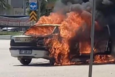 Adana Ceyhan’da park halindeki otomobil alev aldı