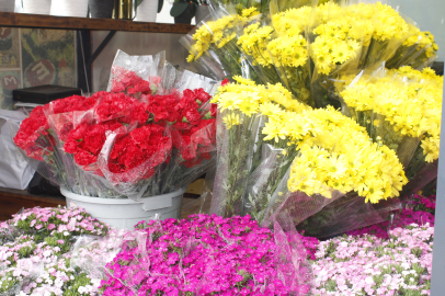 Adana'da Sevgililer Günü için çiçekçilerde yoğun mesai başladı